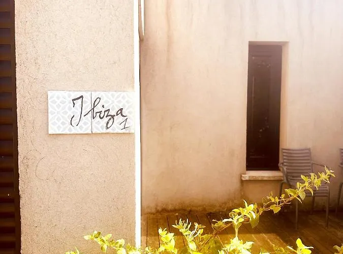 Les Madones شقة نيم