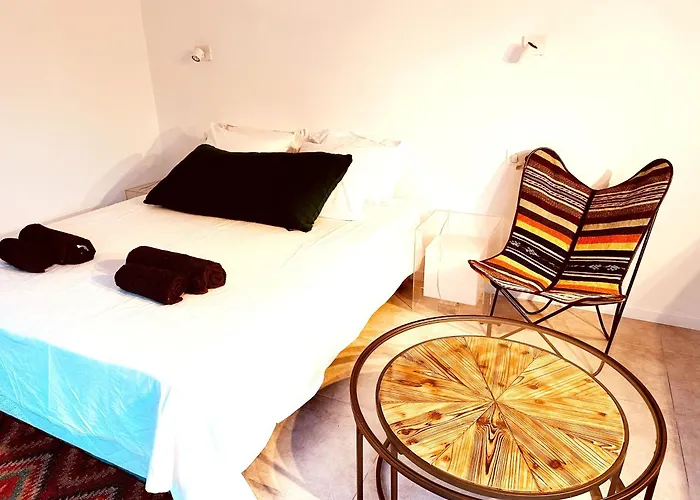 Les Madones شقة نيم